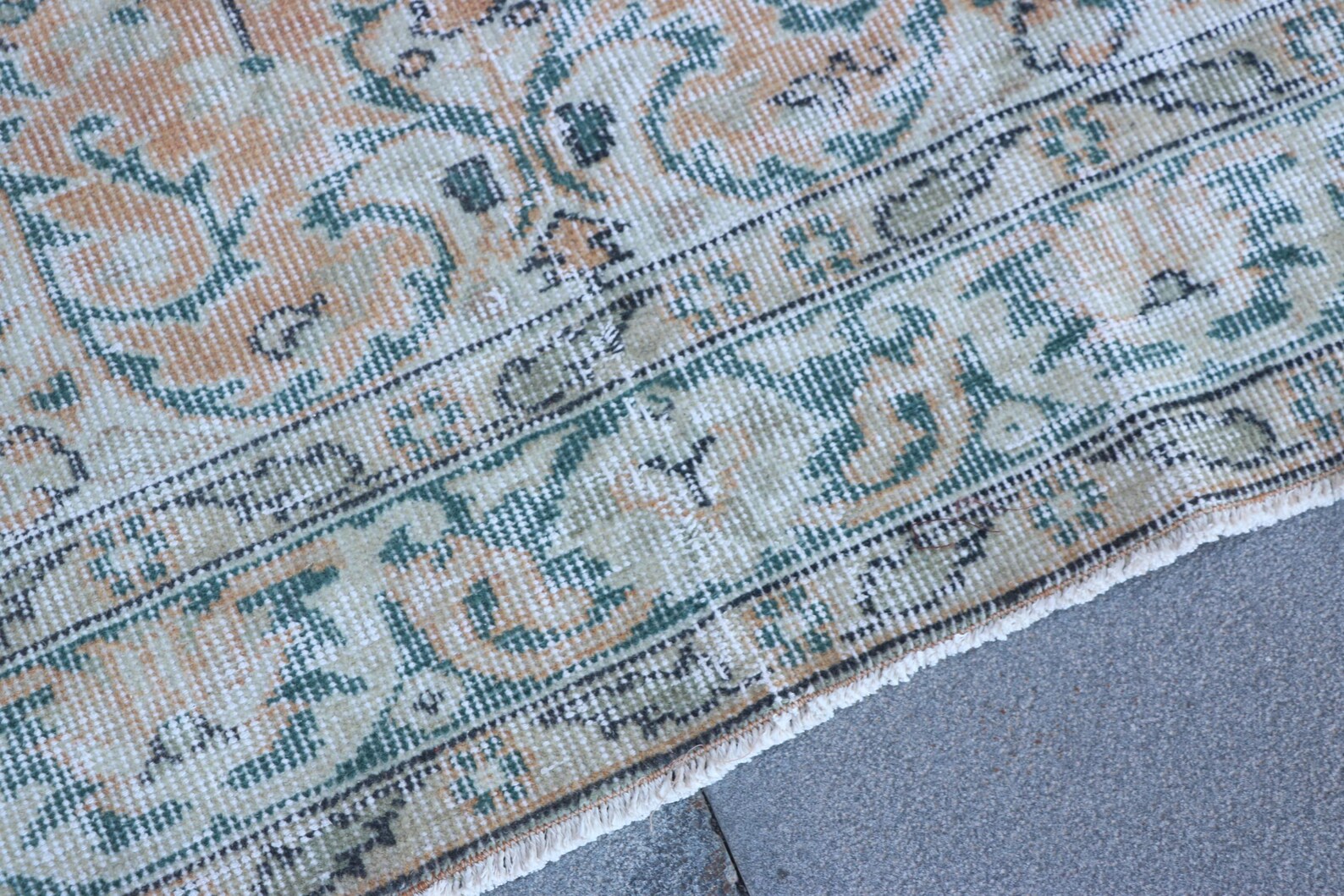 Vintage Turkish Accent Area rug 4.7 x 8.6 ft