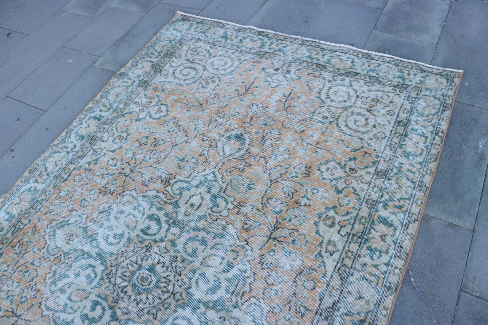 Vintage Turkish Accent Area rug 4.7 x 8.6 ft