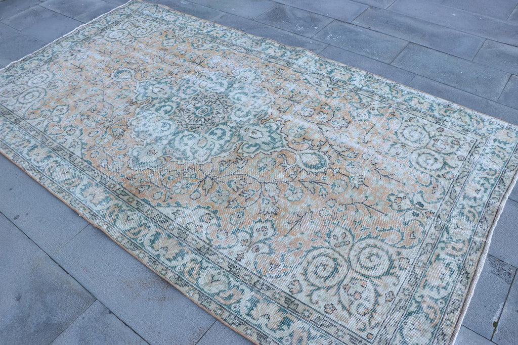 Vintage Turkish Accent Area rug 4.7 x 8.6 ft