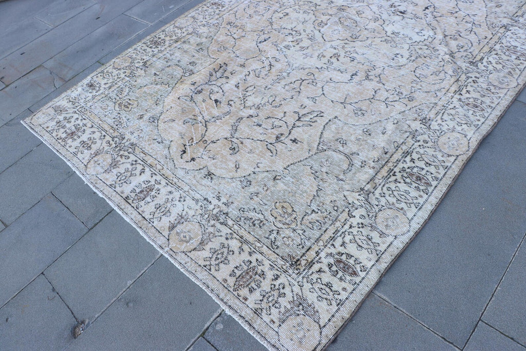 XL Vintage Turkish Accent Area rug 5.8 x 9.5 ft