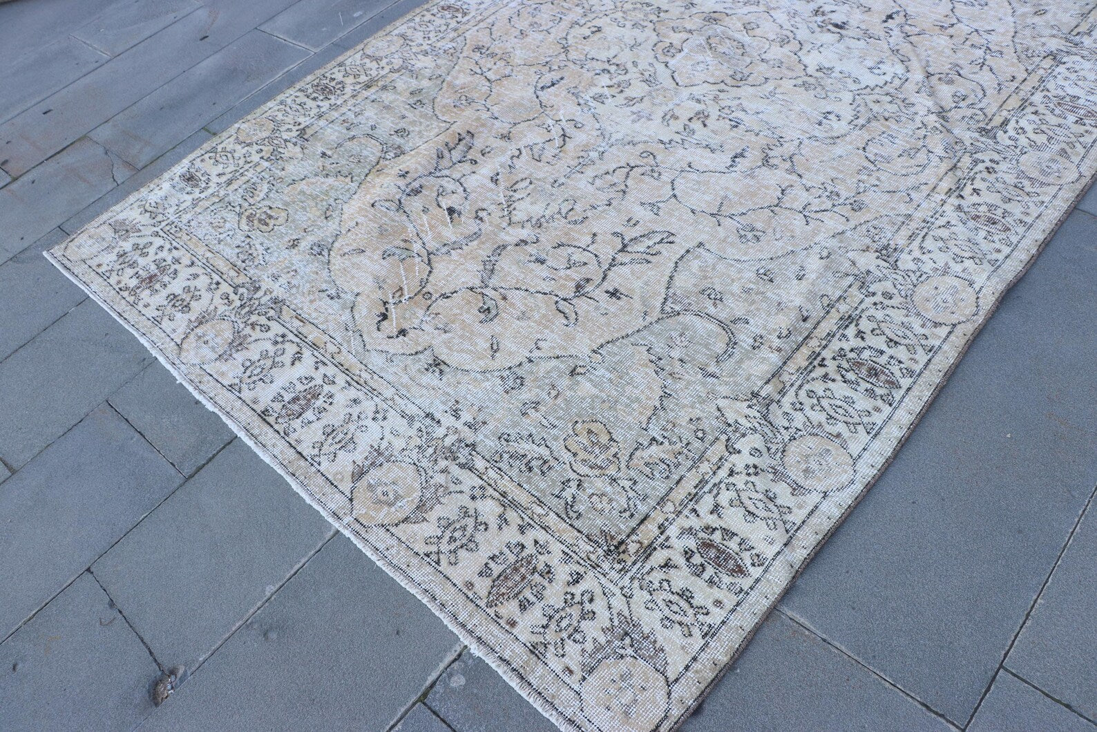 XL Vintage Turkish Accent Area rug 5.8 x 9.5 ft