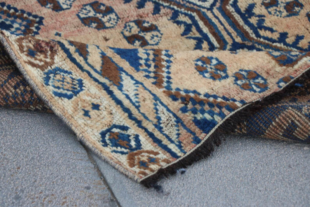 Vintage Persian Accent Area Rug  2.9 x 4.8 ft