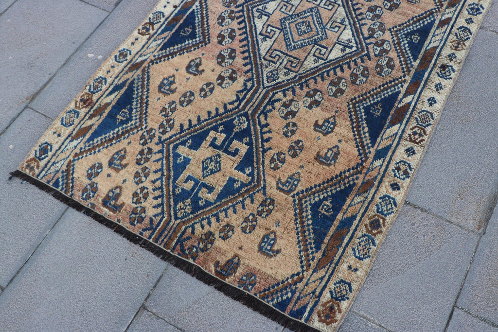 Vintage Persian Accent Area Rug  2.9 x 4.8 ft