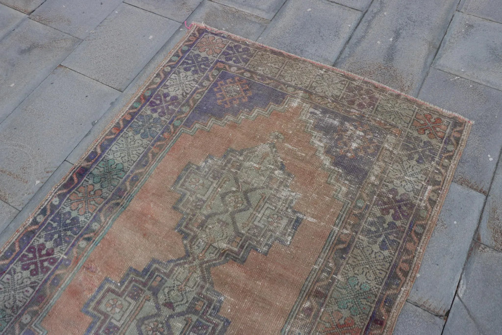 Vintage Turkish Accent Area rug 3.5 x 5.2 ft