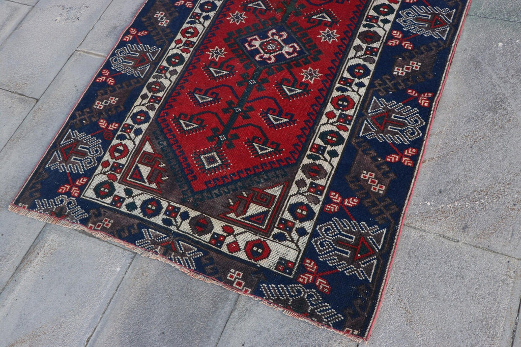 Vintage Turkish Accent Area rug 3.5 x 4.9 ft