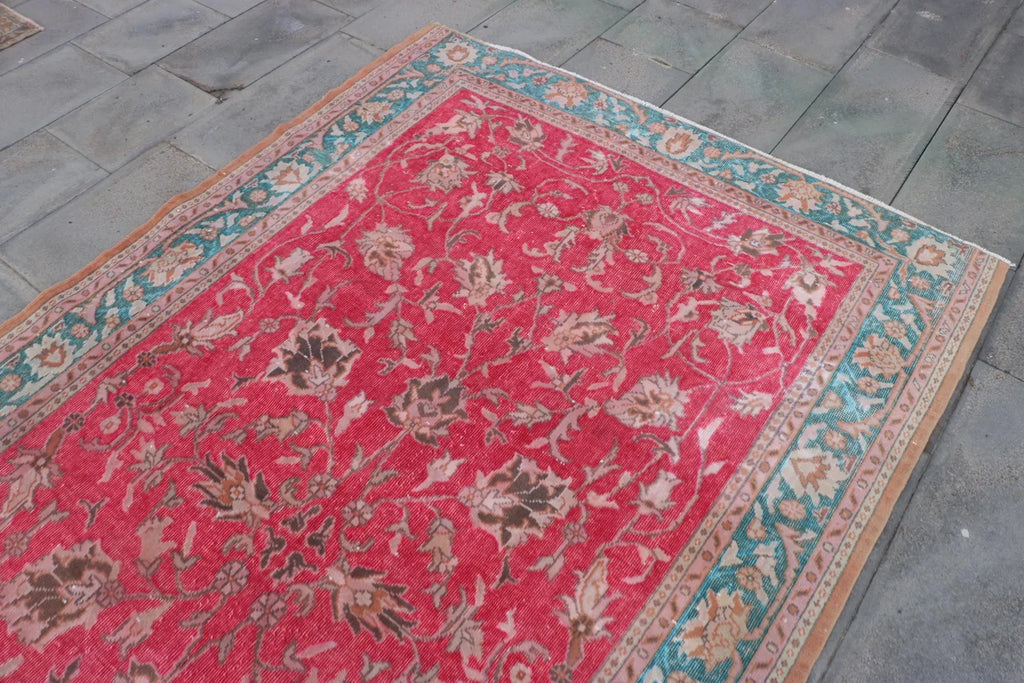 XL Vintage Turkish Accent Area Rug 5.1 x 8.1 ft