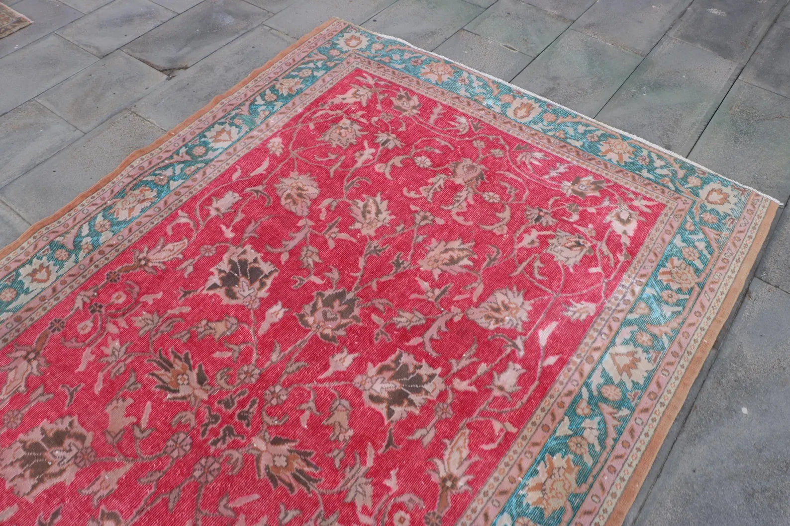XL Vintage Turkish Accent Area Rug 5.1 x 8.1 ft