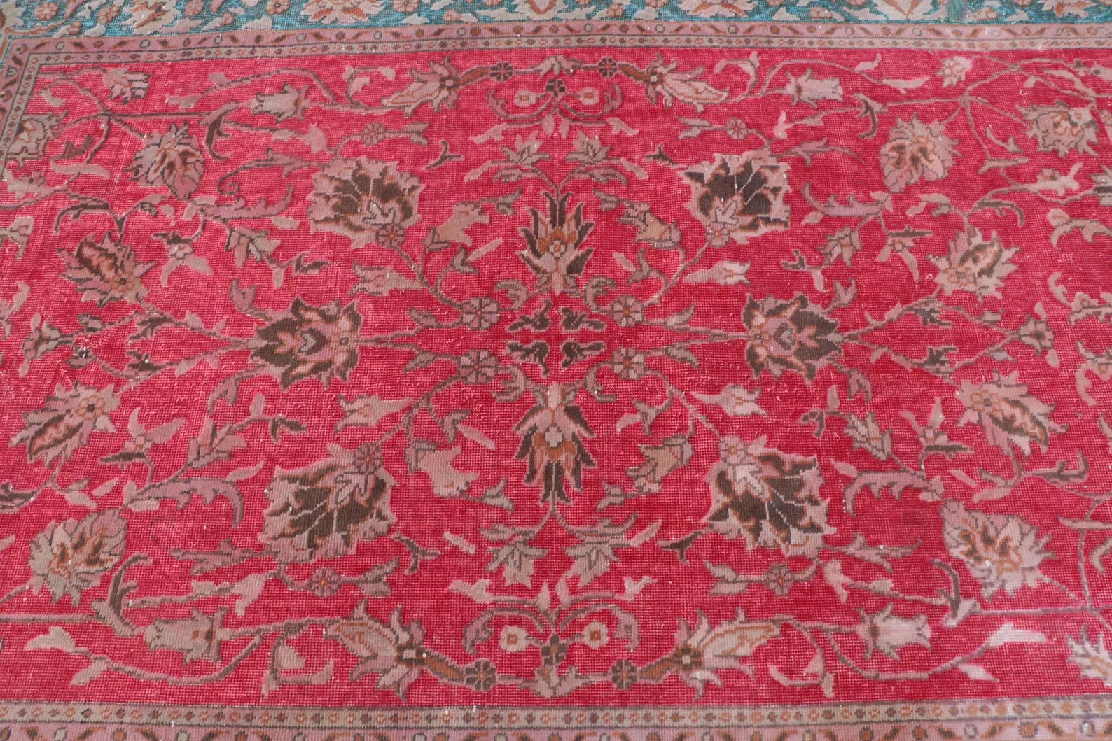 XL Vintage Turkish Accent Area Rug 5.1 x 8.1 ft