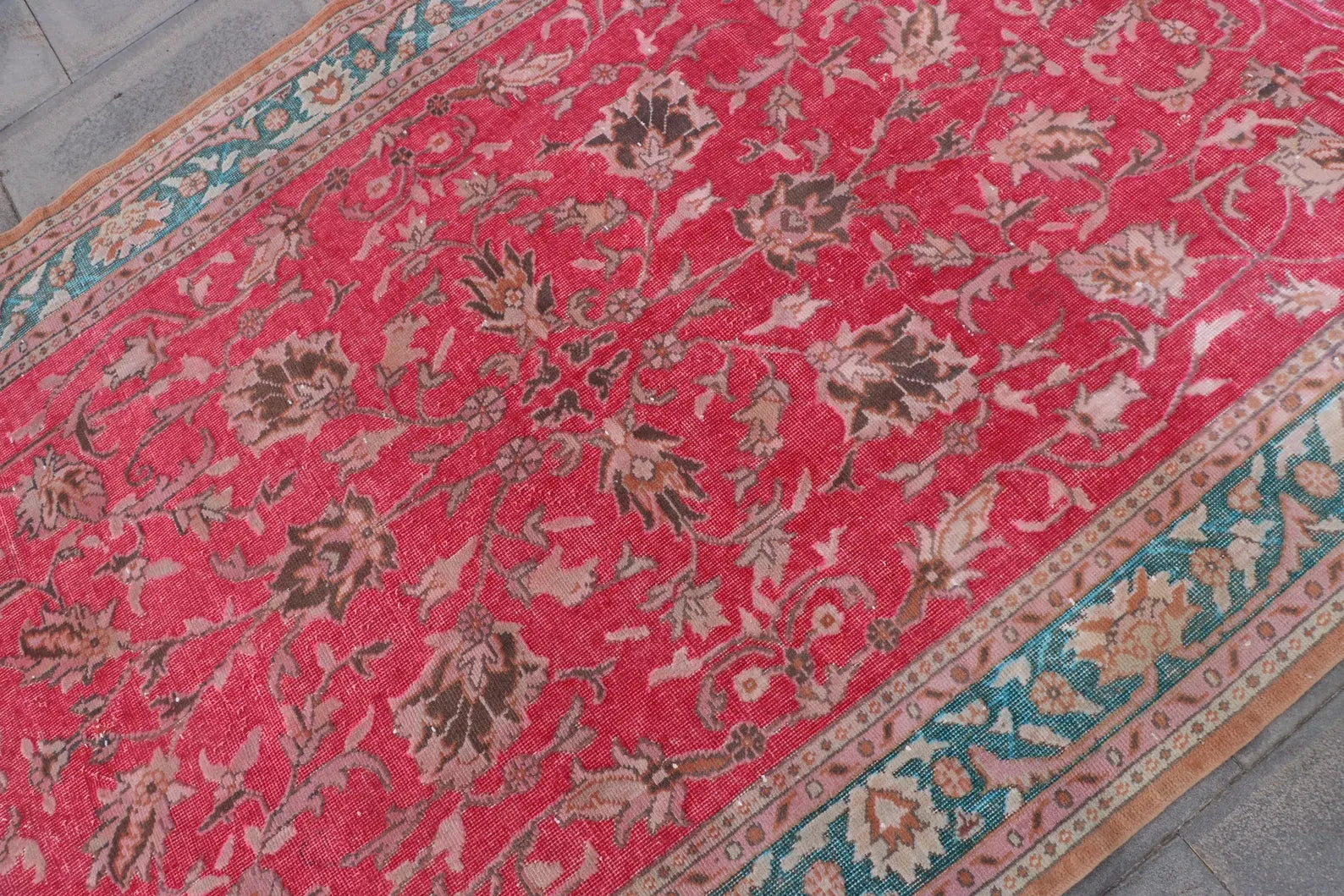 XL Vintage Turkish Accent Area Rug 5.1 x 8.1 ft