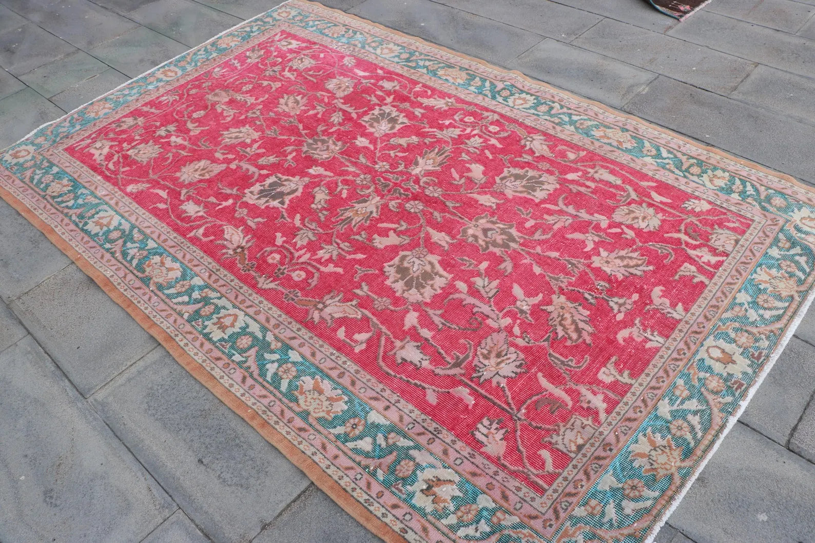 XL Vintage Turkish Accent Area Rug 5.1 x 8.1 ft