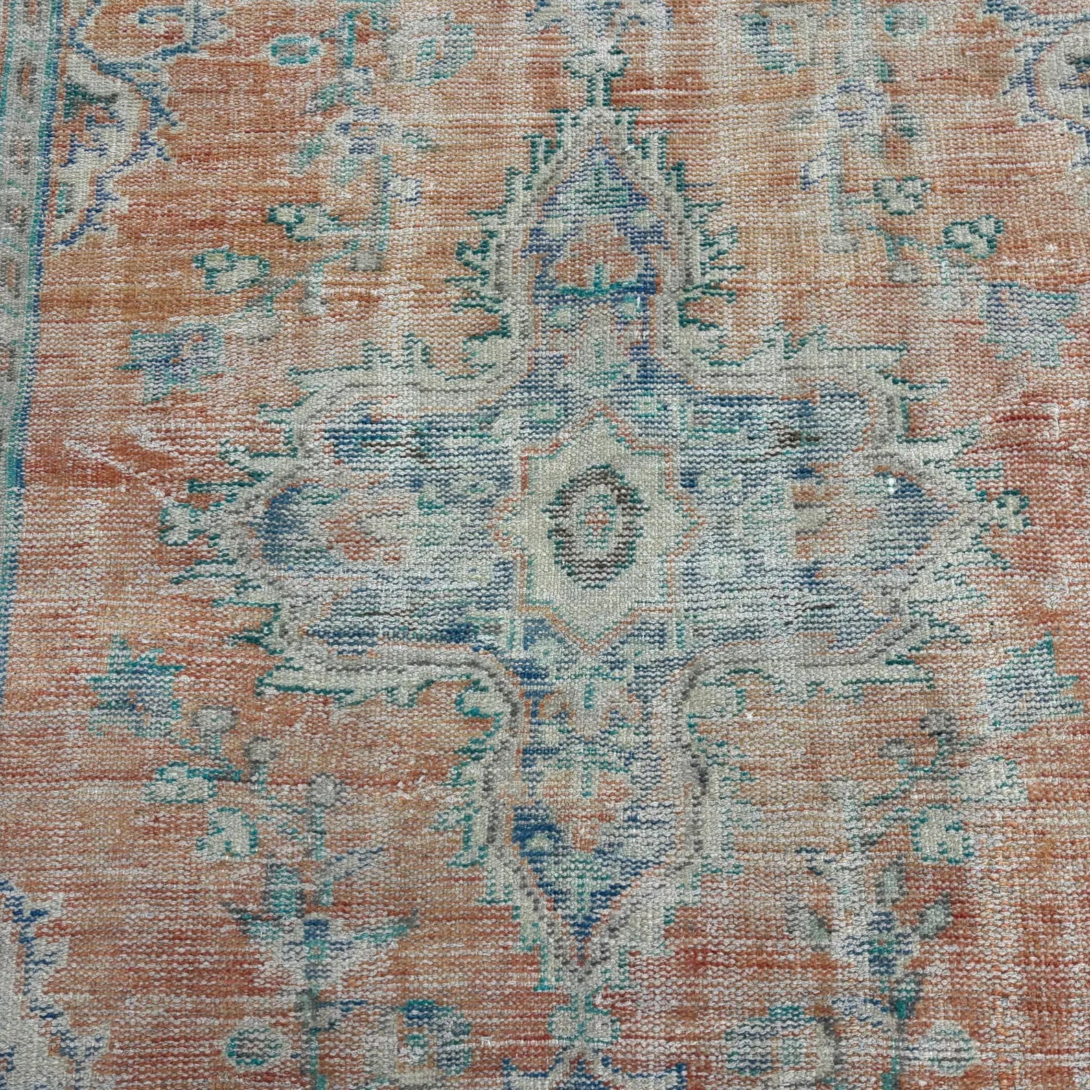 XL Vintage Turkish Accent Area Rug 6 x 9.6 ft