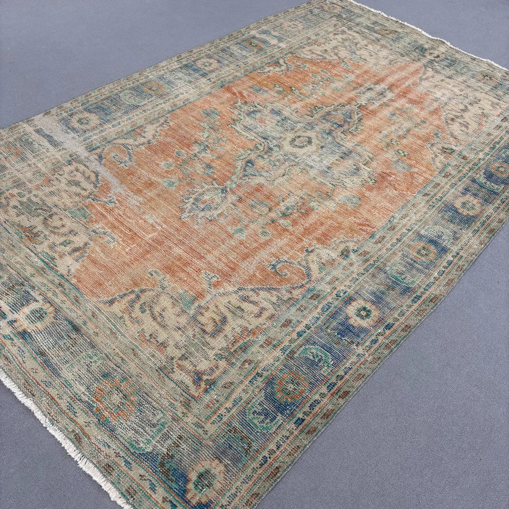 XL Vintage Turkish Accent Area Rug 6 x 9.6 ft
