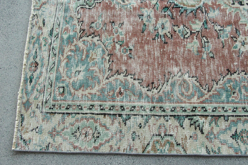 Vintage Turkish Accent Area rug 4.5 x 8.2 ft