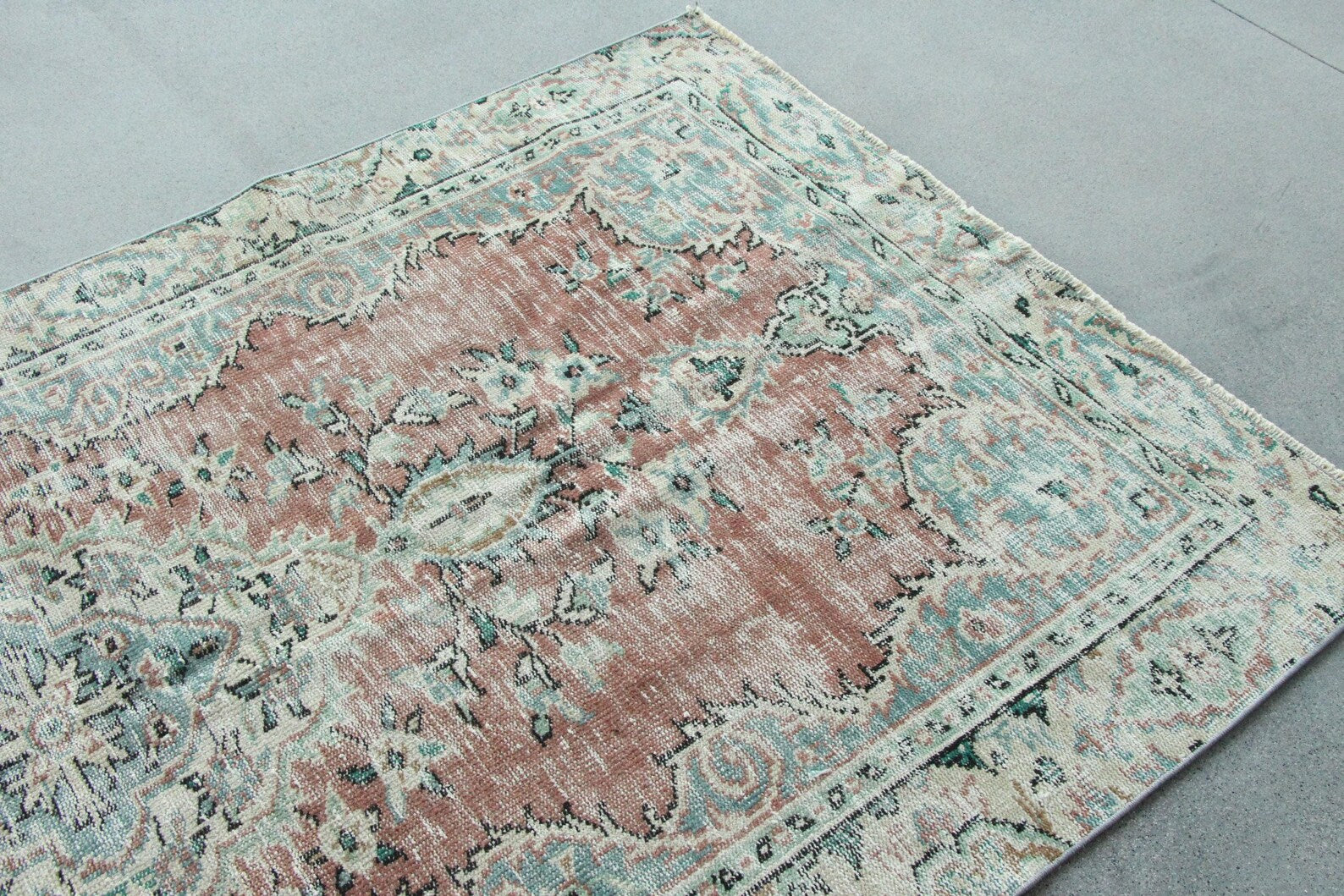 Vintage Turkish Accent Area rug 4.5 x 8.2 ft
