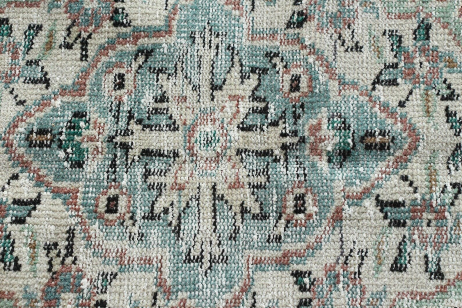 Vintage Turkish Accent Area rug 4.5 x 8.2 ft
