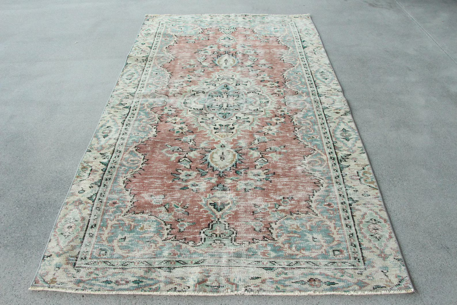 Vintage Turkish Accent Area rug 4.5 x 8.2 ft