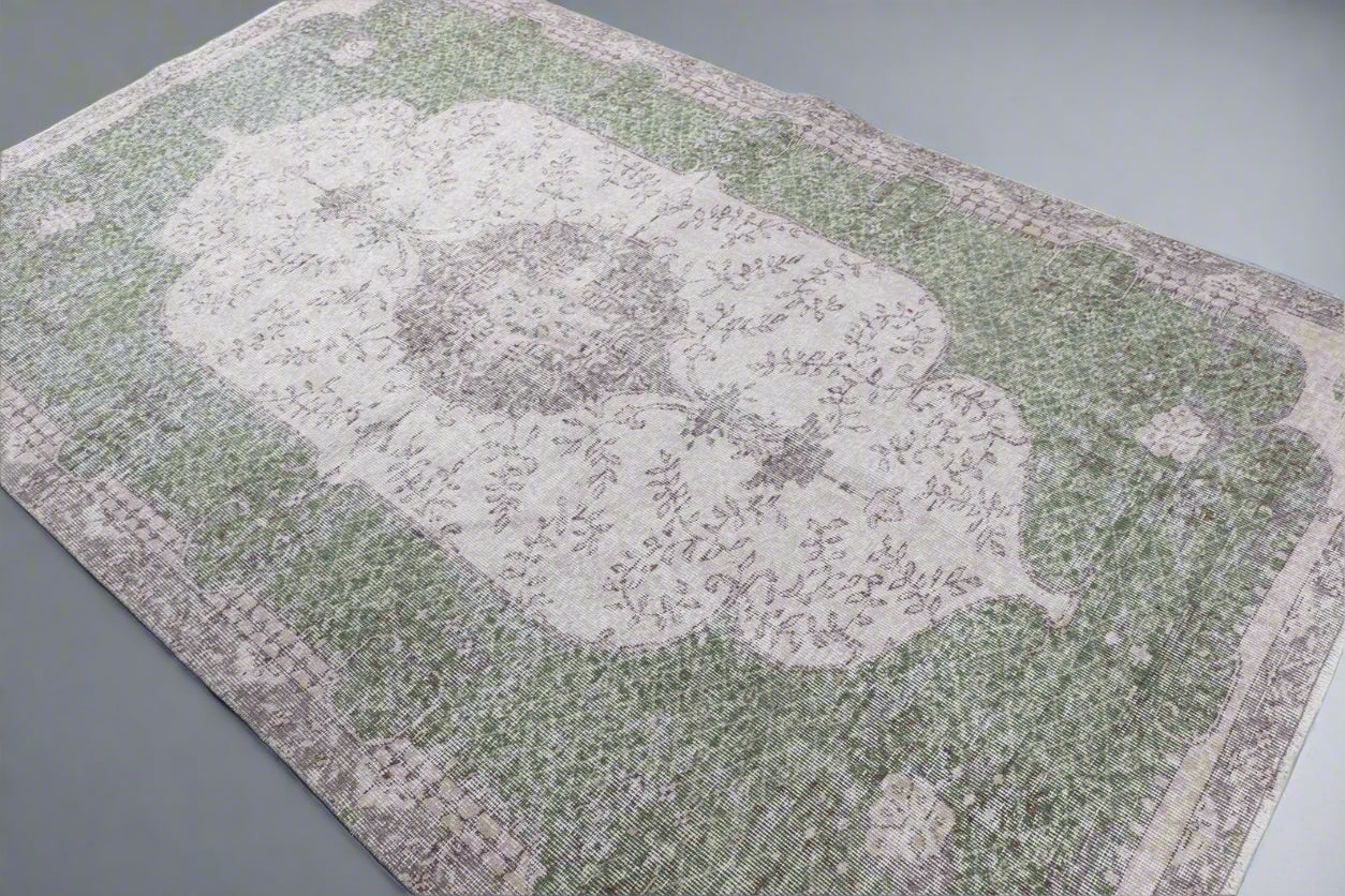 XL Vintage Turkish Accent Area Rug 5.4 x 8.9 ft