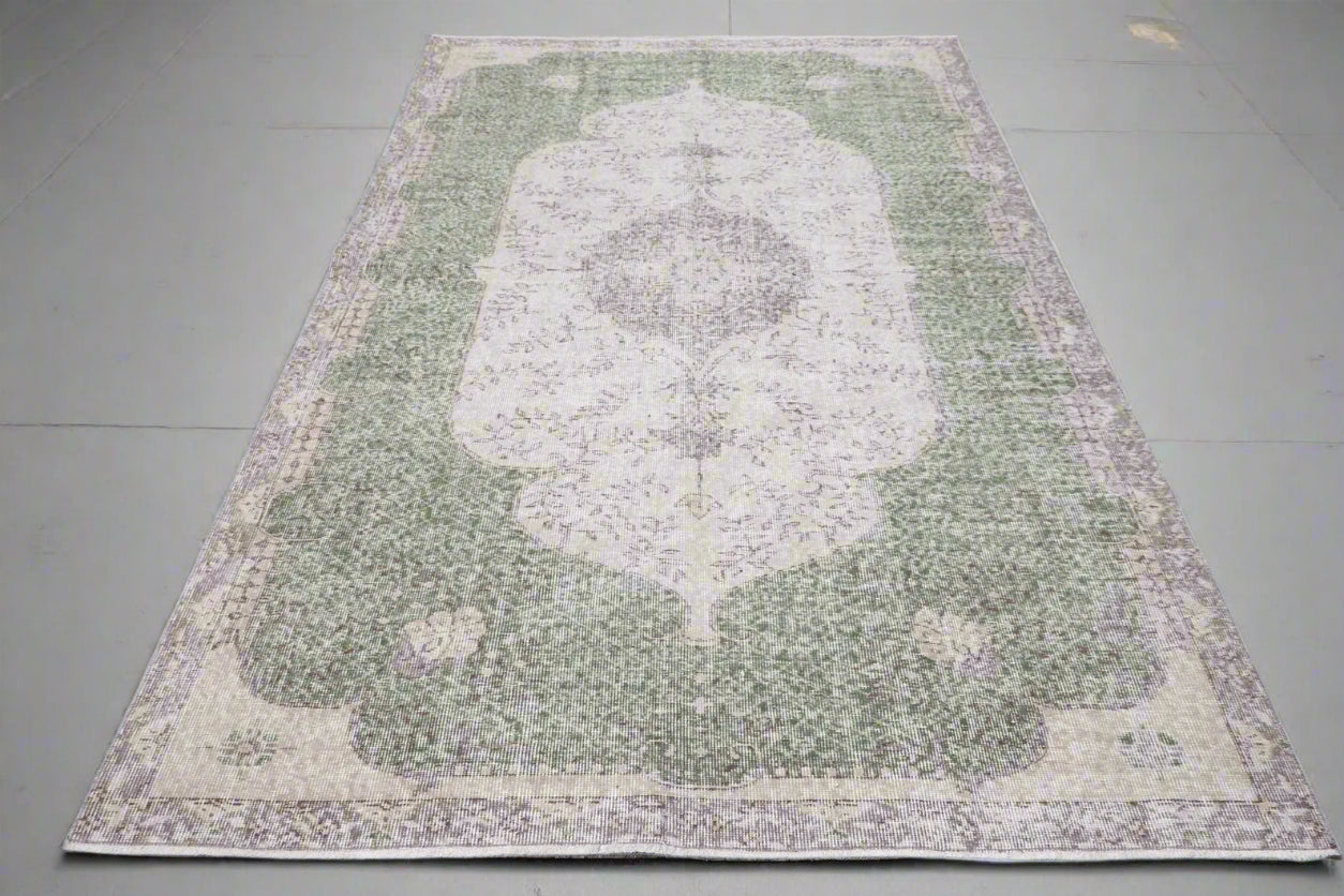 XL Vintage Turkish Accent Area Rug 5.4 x 8.9 ft