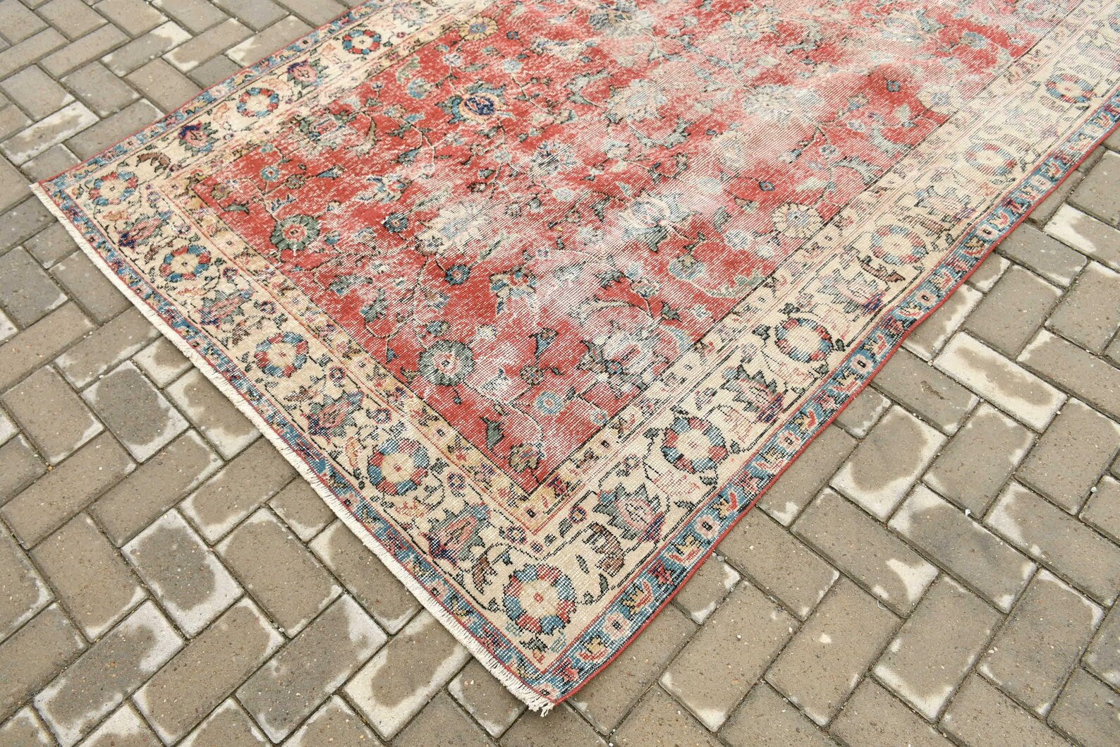 Vintage Turkish Accent Area rug 4.8 x 7.8 ft