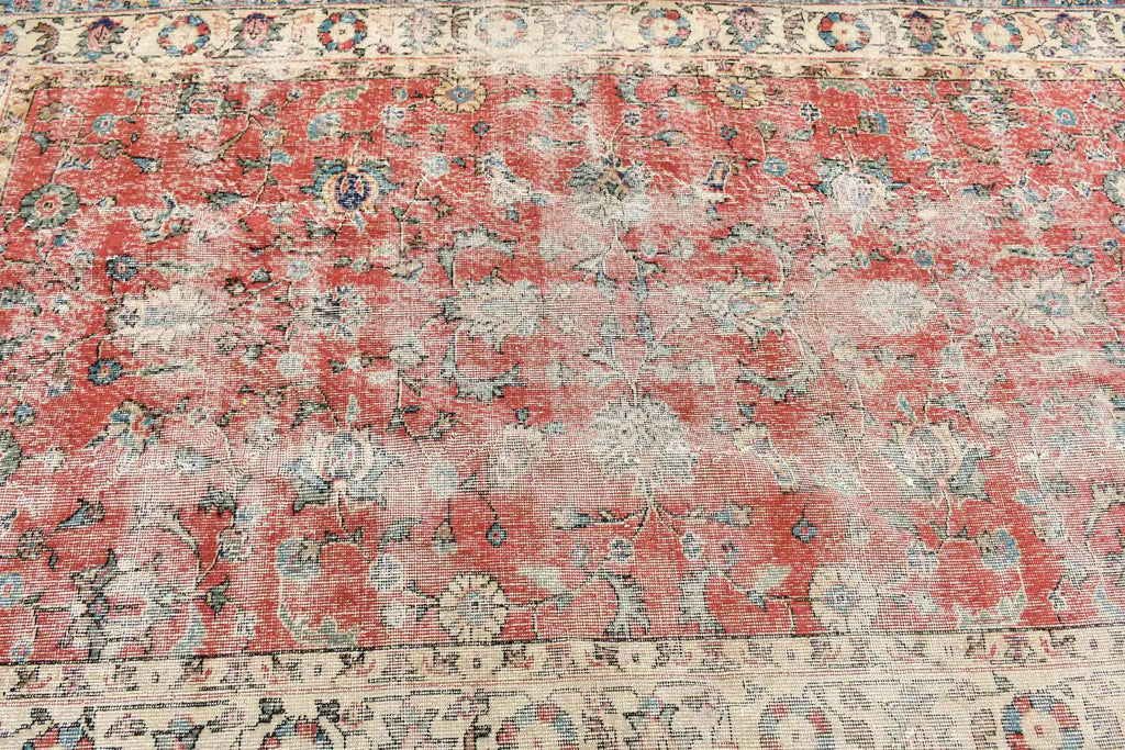 Vintage Turkish Accent Area rug 4.8 x 7.8 ft