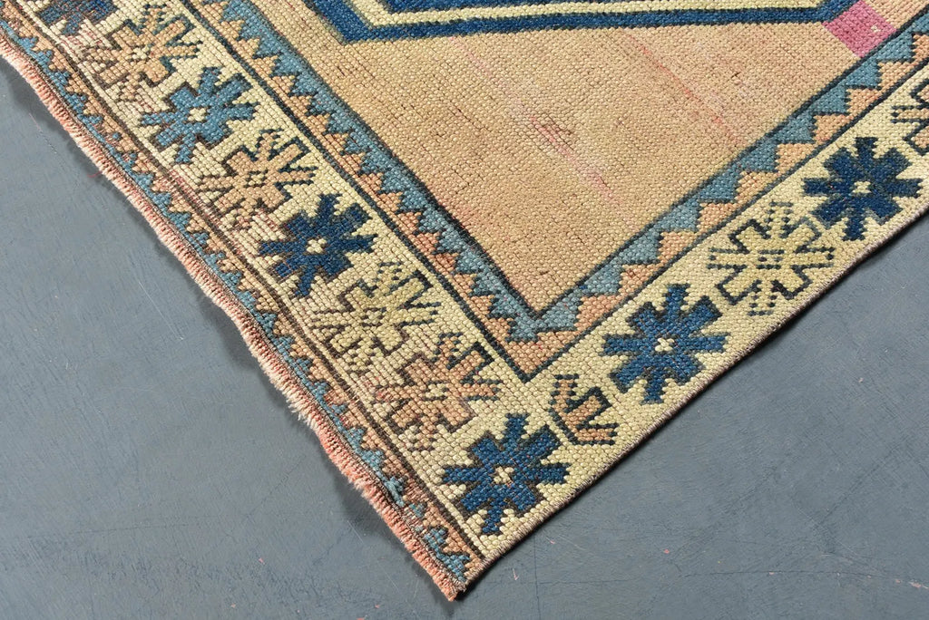 Vintage Turkish Accent Area rug 4.1 x 4.4 ft