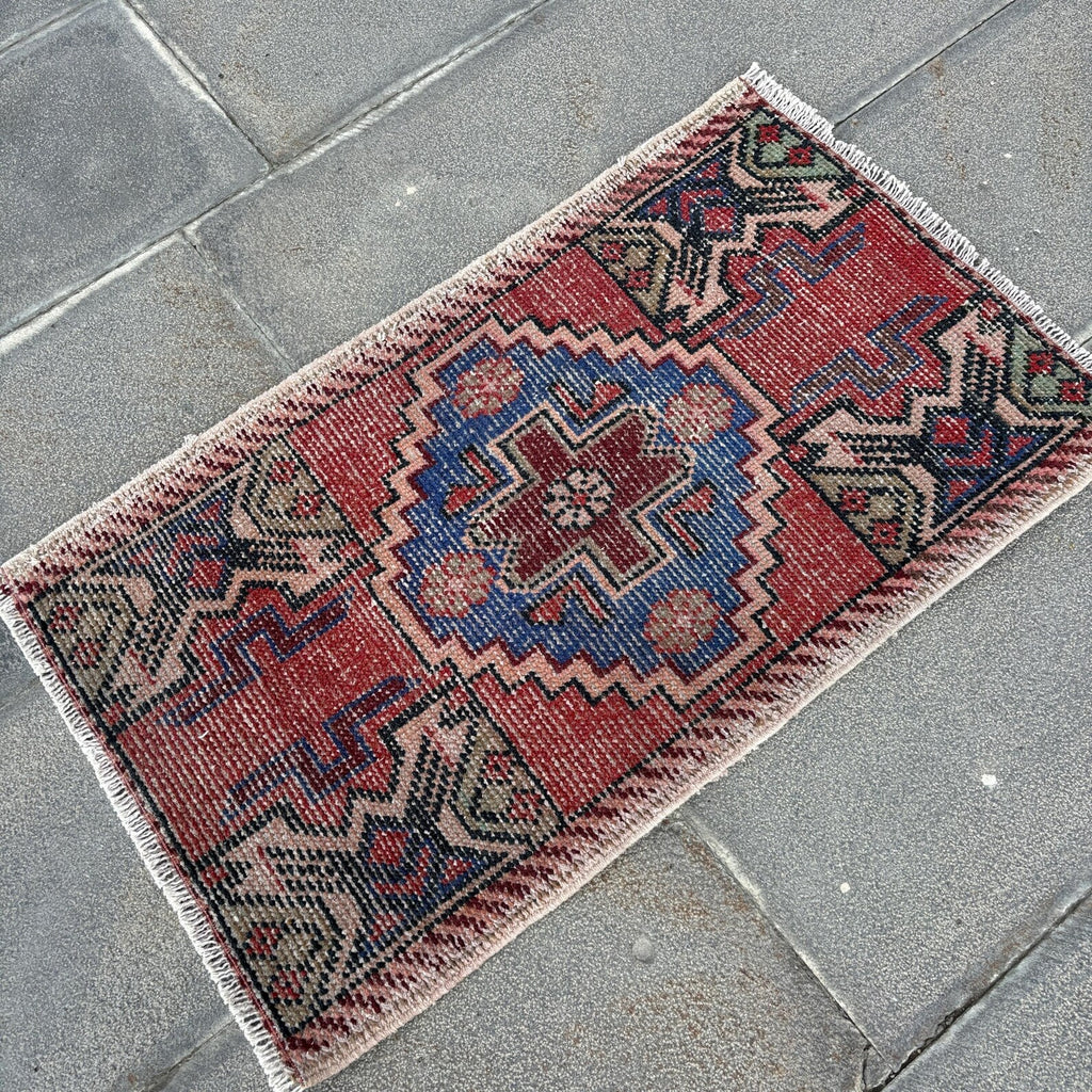 Vintage Turkish Mini Rug 1.6 x 2.7 ft