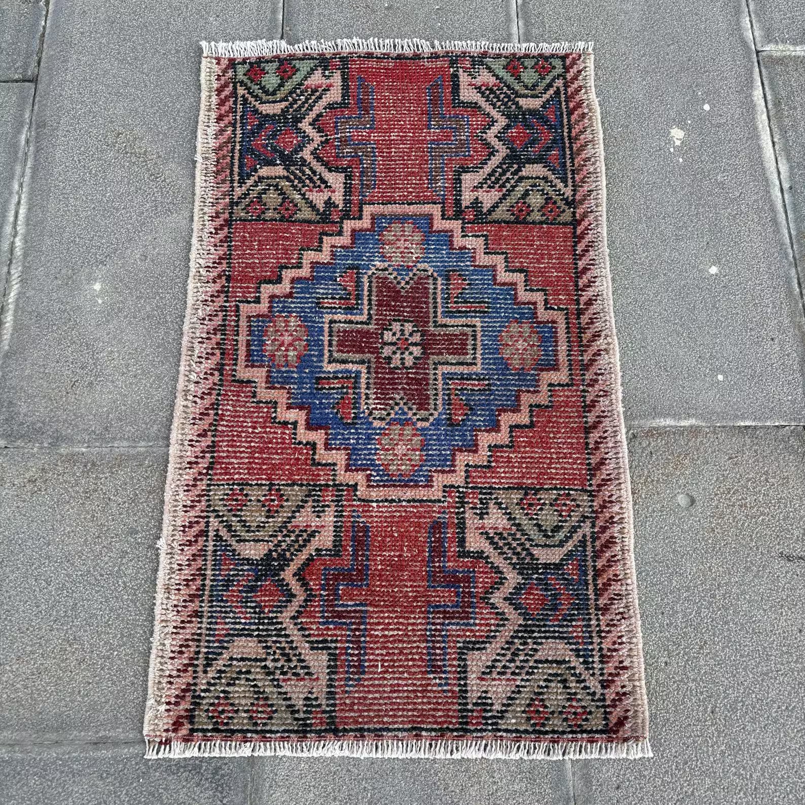 Vintage Turkish Mini Rug 1.6 x 2.7 ft