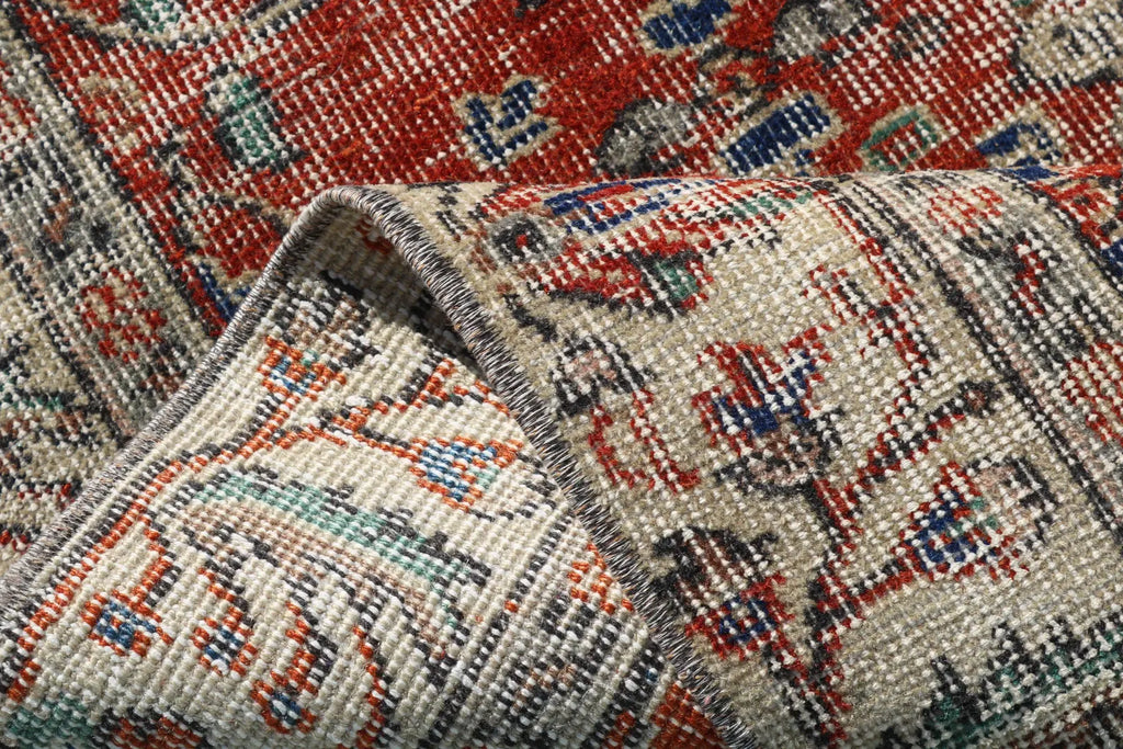 Vintage Turkish Accent Area rug 4.7 x 8 ft