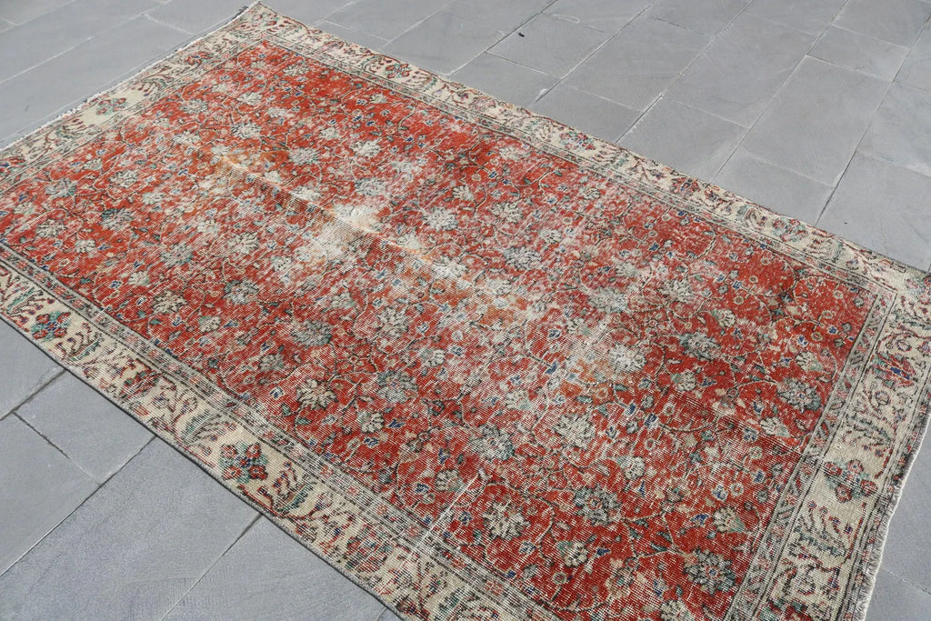 Vintage Turkish Accent Area rug 4.7 x 8 ft
