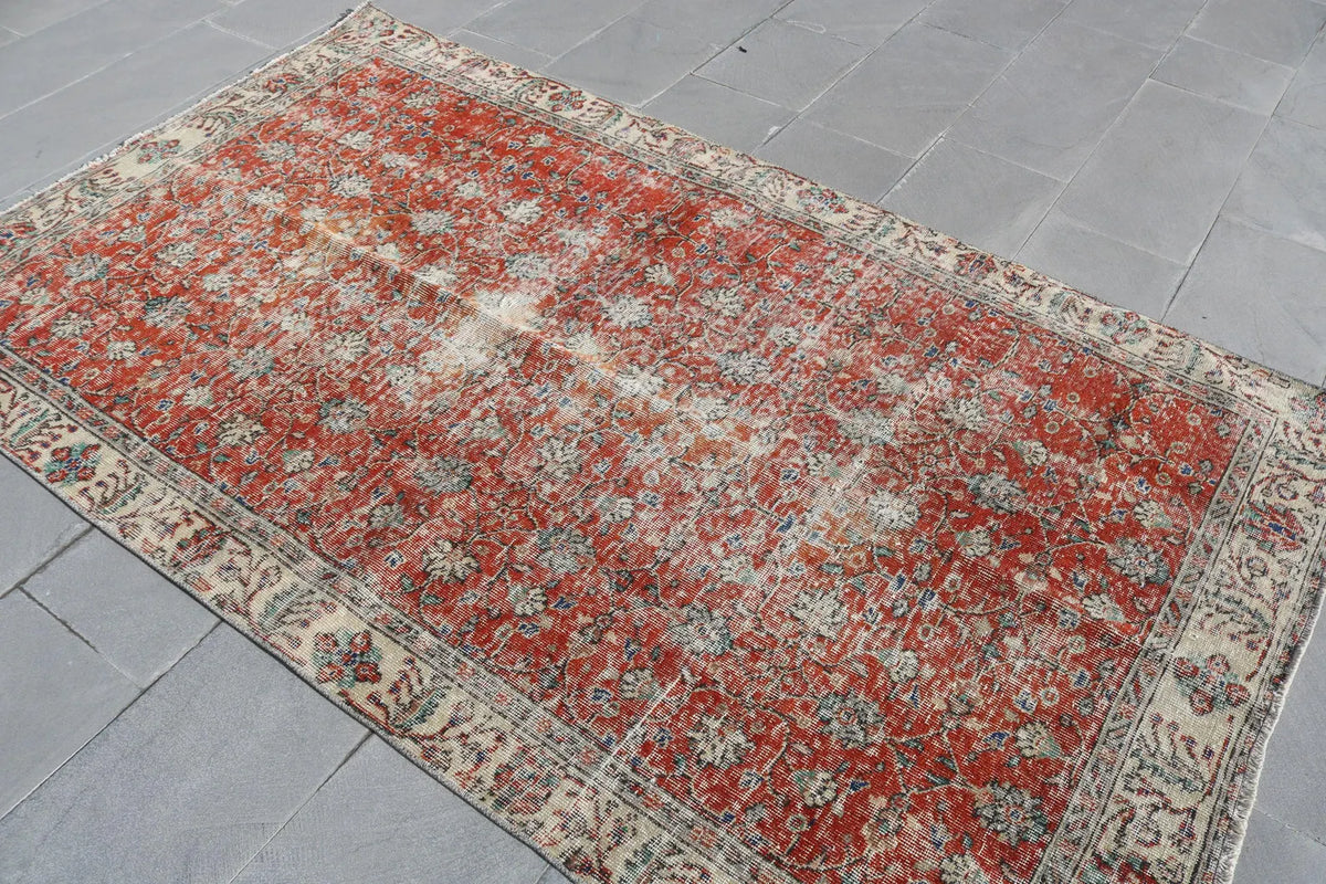Vintage Turkish Accent Area rug 4.7 x 8 ft