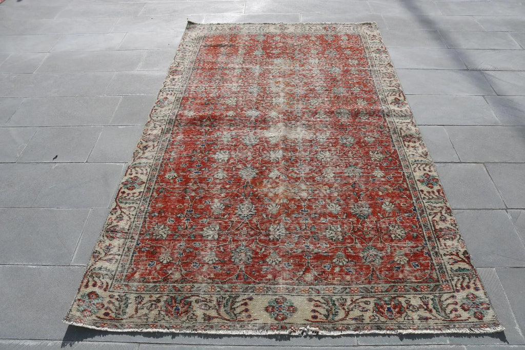Vintage Turkish Accent Area rug 4.7 x 8 ft