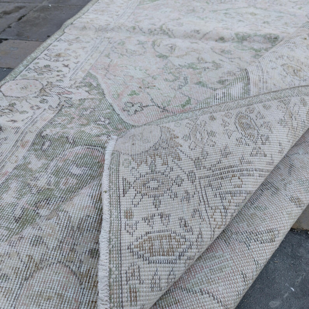 Vintage Turkish Accent Area rug 4 x 8.2 ft