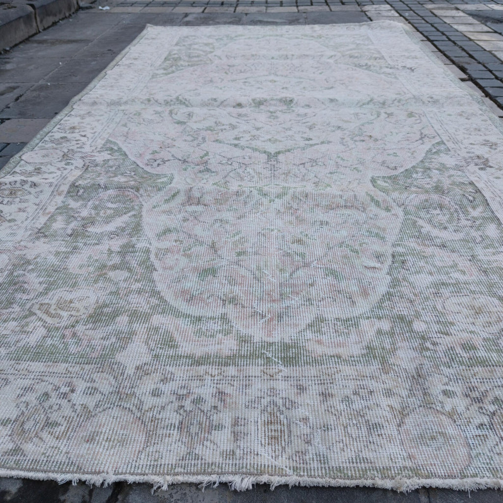 Vintage Turkish Accent Area rug 4 x 8.2 ft