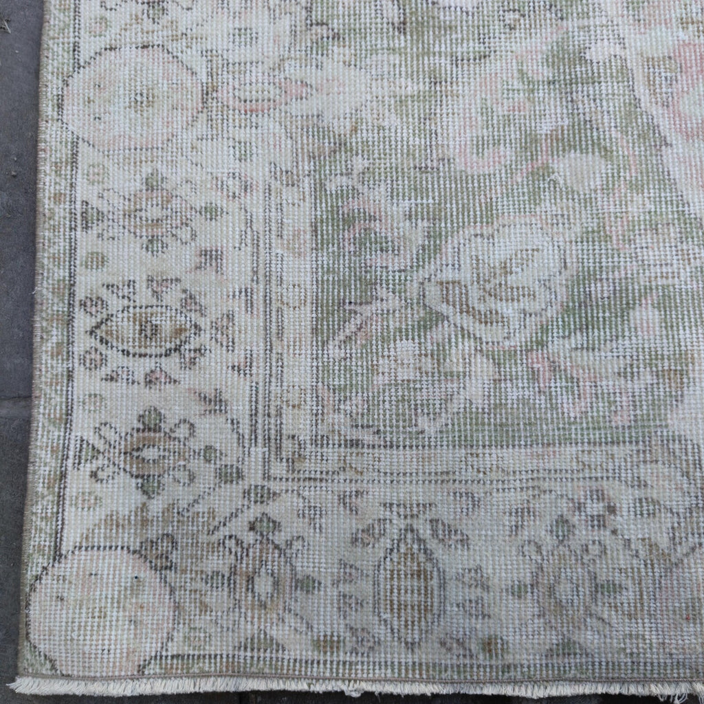 Vintage Turkish Accent Area rug 4 x 8.2 ft