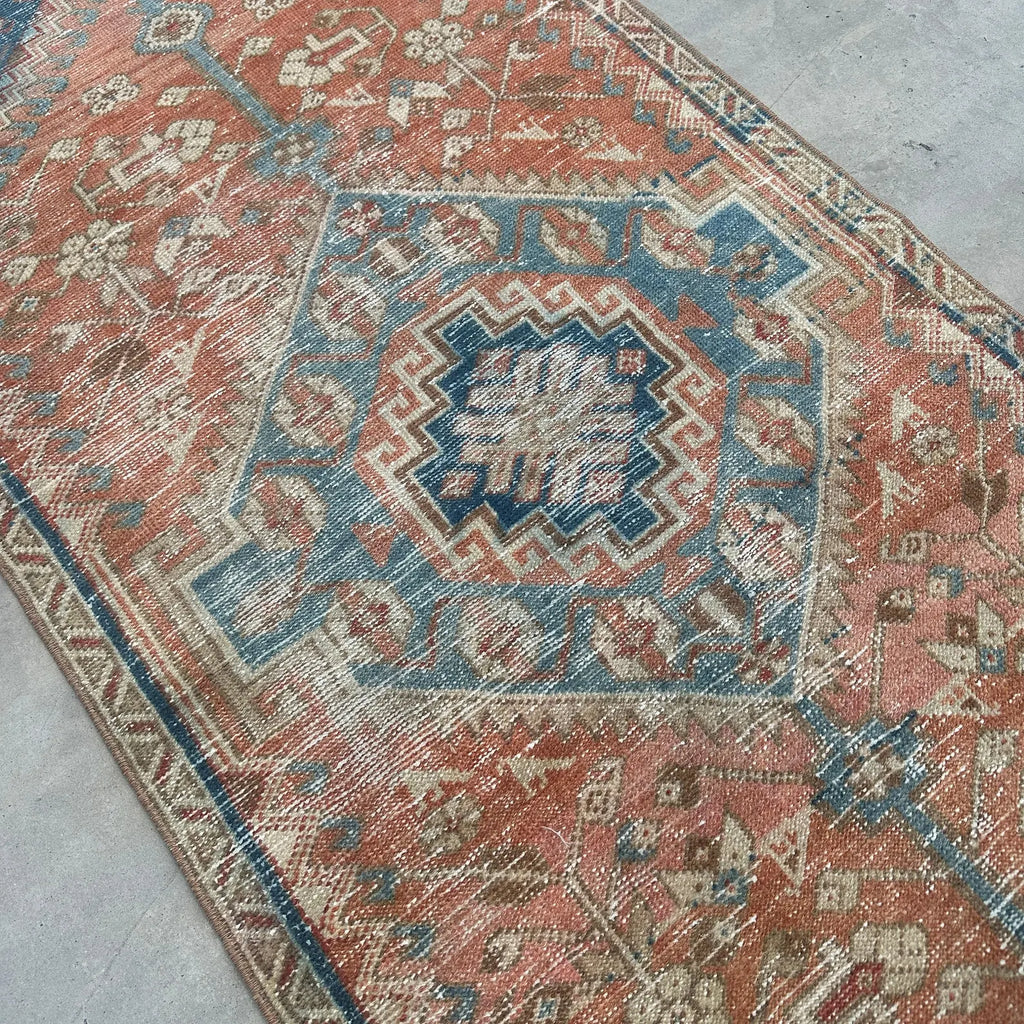 Vintage Turkish Accent Area rug 2.7 x 5.6 ft