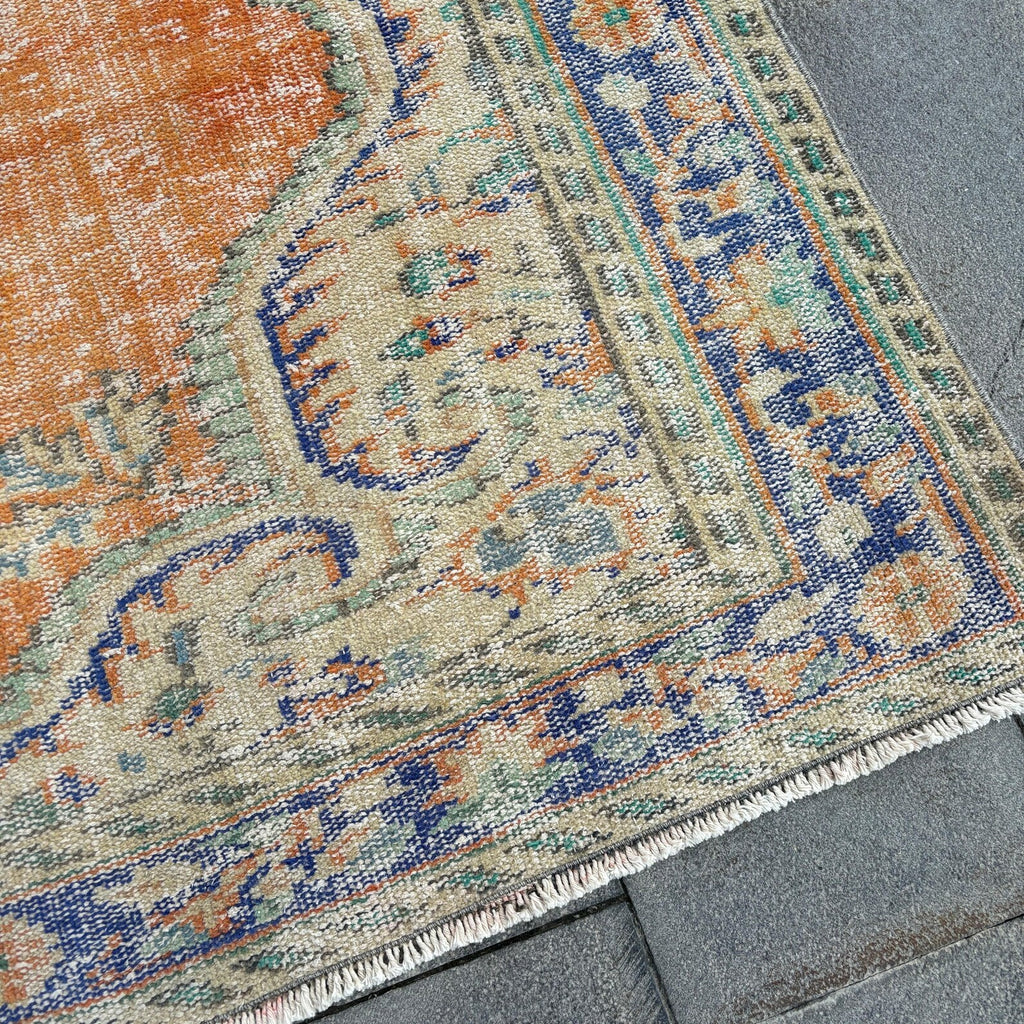 XL Vintage Turkish Accent Area rug 5.3 x 8.7 ft