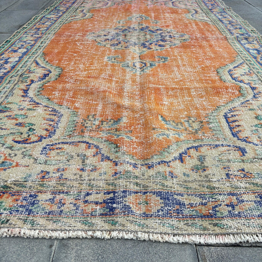 XL Vintage Turkish Accent Area rug 5.3 x 8.7 ft