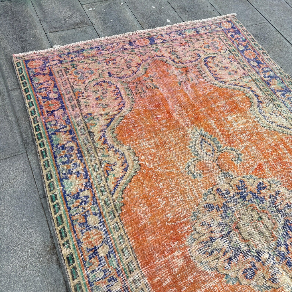 XL Vintage Turkish Accent Area rug 5.3 x 8.7 ft