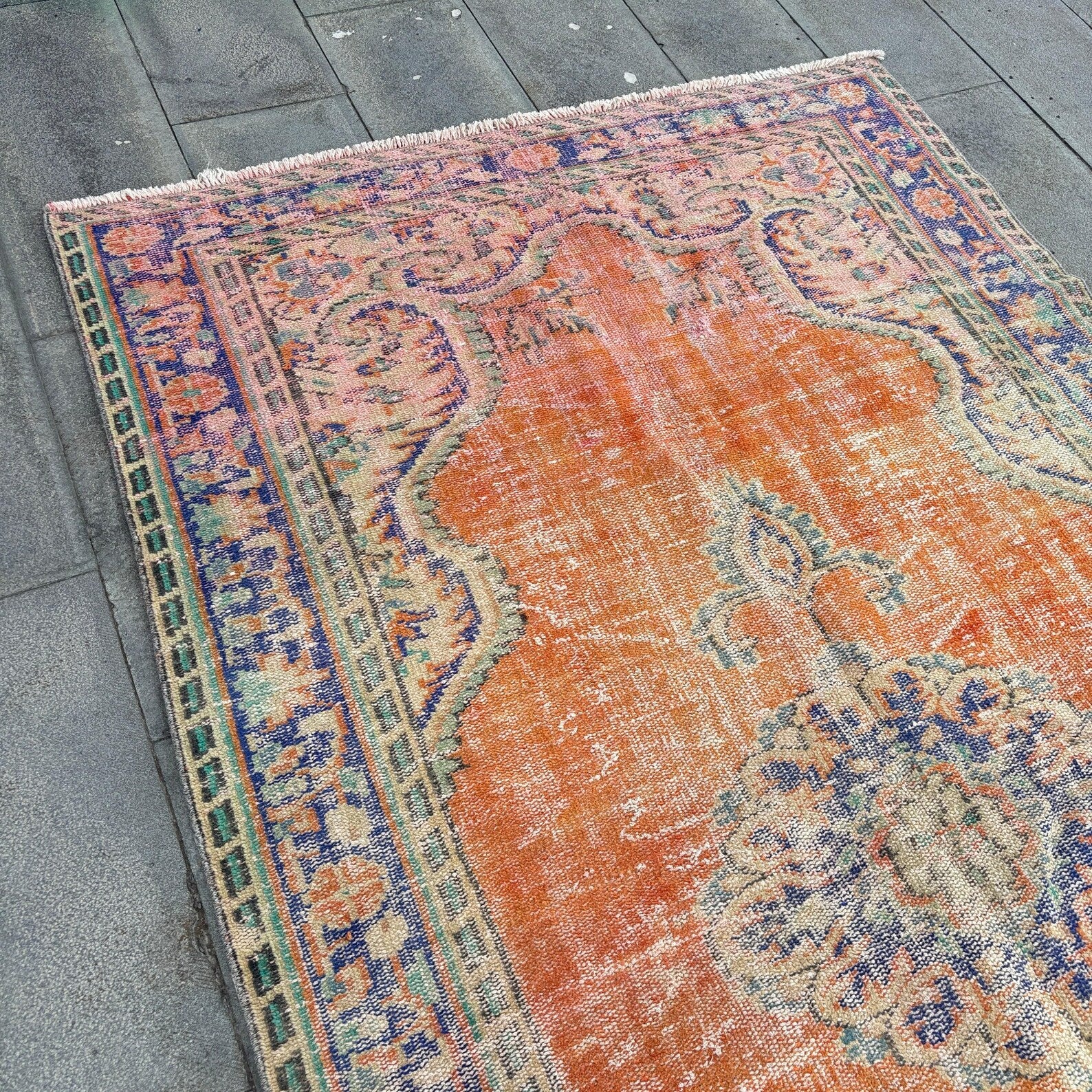 XL Vintage Turkish Accent Area rug 5.3 x 8.7 ft