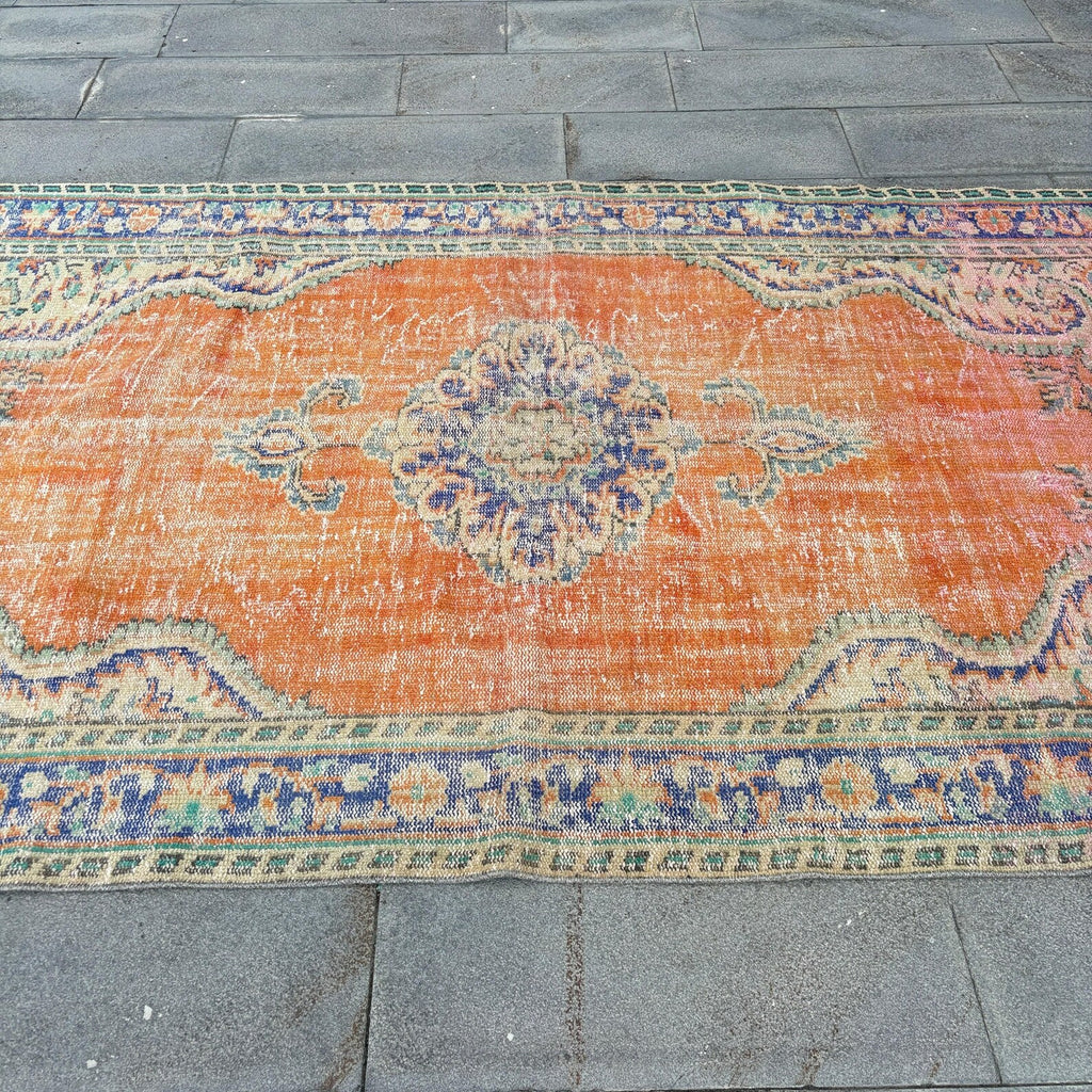 XL Vintage Turkish Accent Area rug 5.3 x 8.7 ft