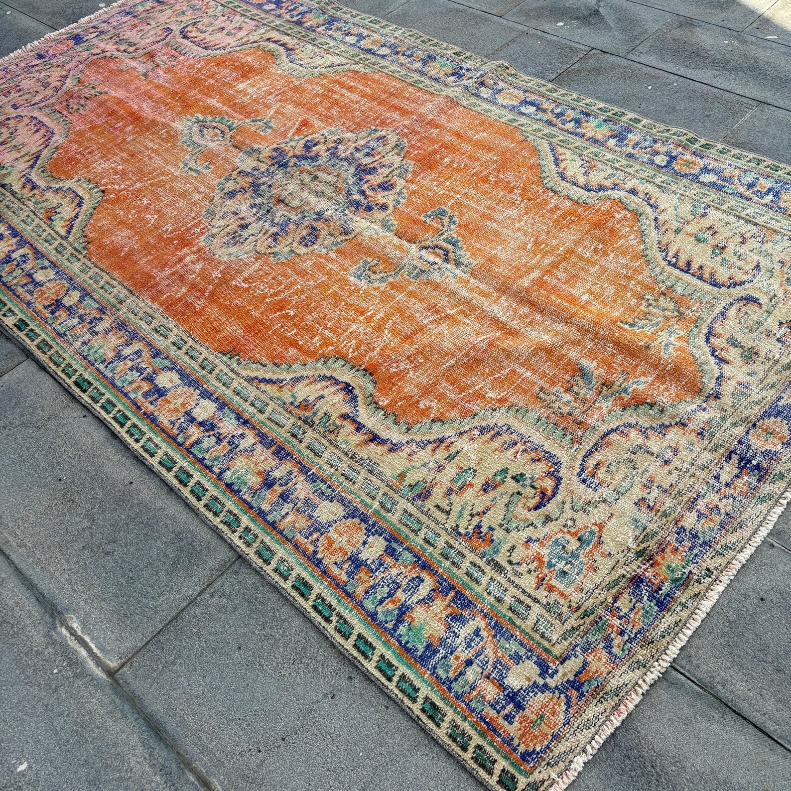 XL Vintage Turkish Accent Area rug 5.3 x 8.7 ft