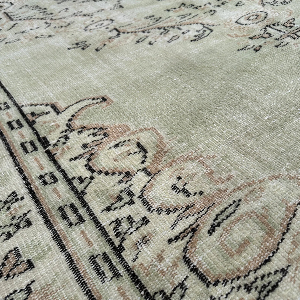 XL Vintage Turkish Accent Area Rug 6.4 x 8.7 ft