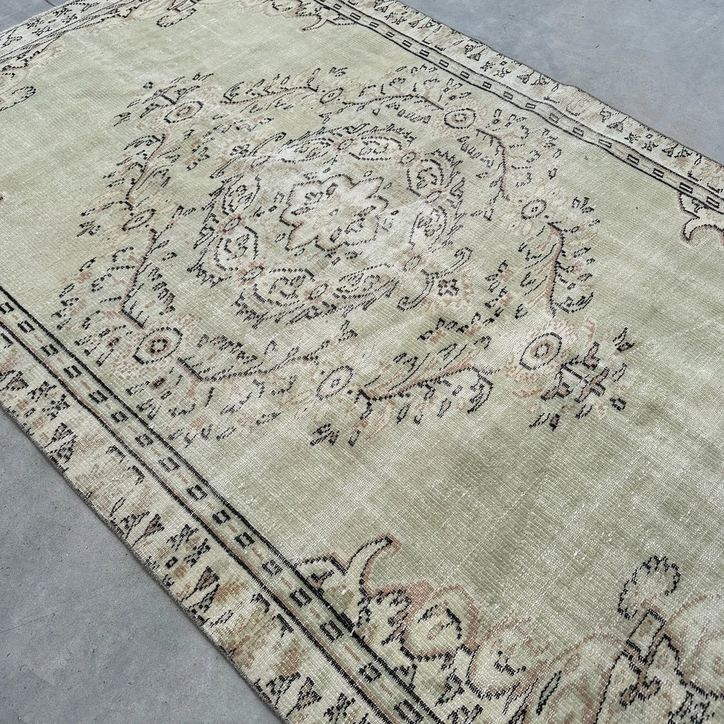 XL Vintage Turkish Accent Area Rug 6.4 x 8.7 ft