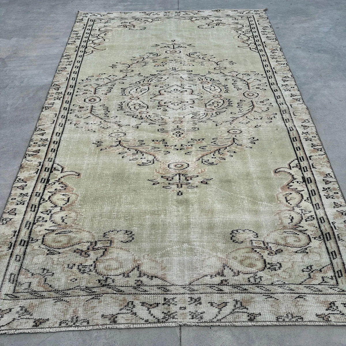 XL Vintage Turkish Accent Area Rug 6.4 x 8.7 ft