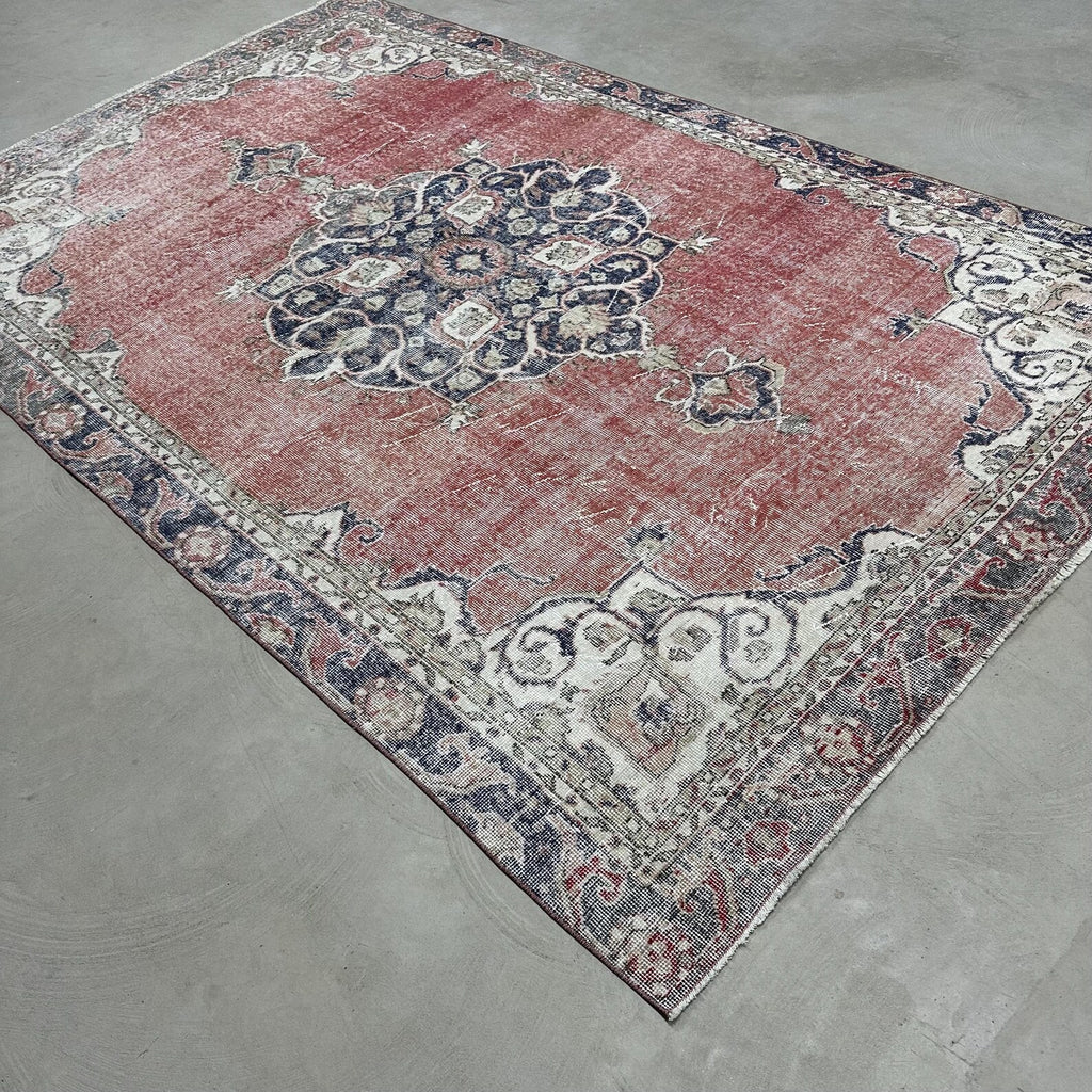 XL Vintage Turkish Accent Area Rug 6.3 x 10.2 ft ft
