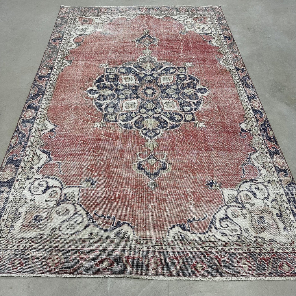 XL Vintage Turkish Accent Area Rug 6.3 x 10.2 ft ft