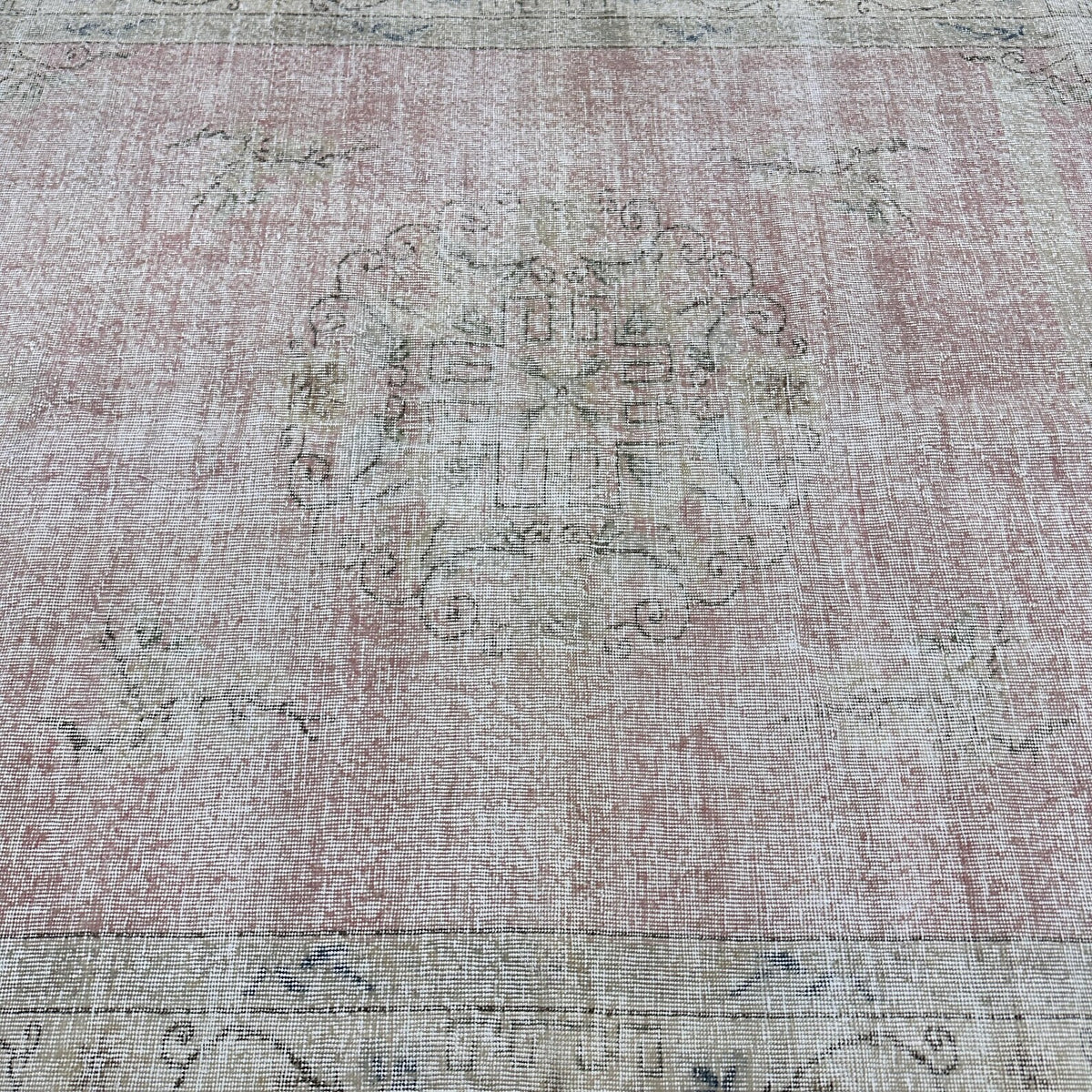 XL Vintage Turkish Accent Area Rug 6.1 x 10 ft