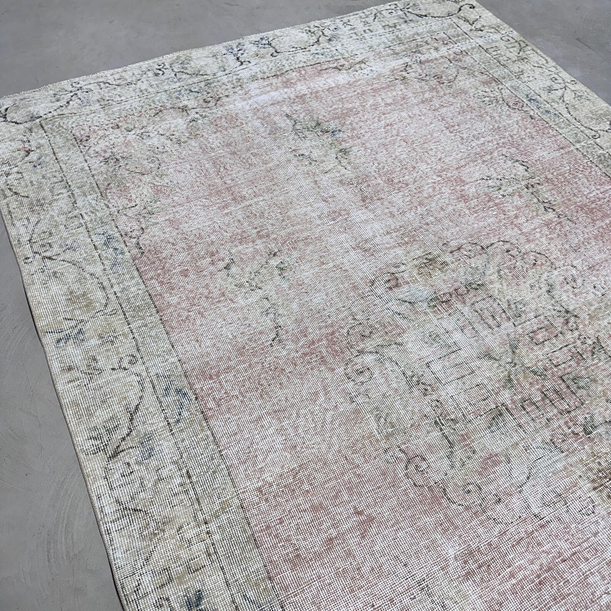 XL Vintage Turkish Accent Area Rug 6.1 x 10 ft