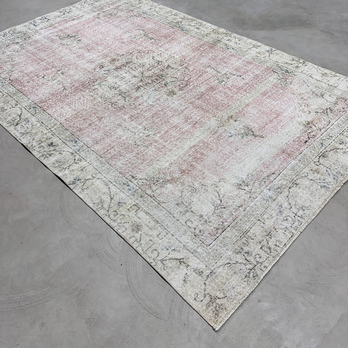 XL Vintage Turkish Accent Area Rug 6.1 x 10 ft