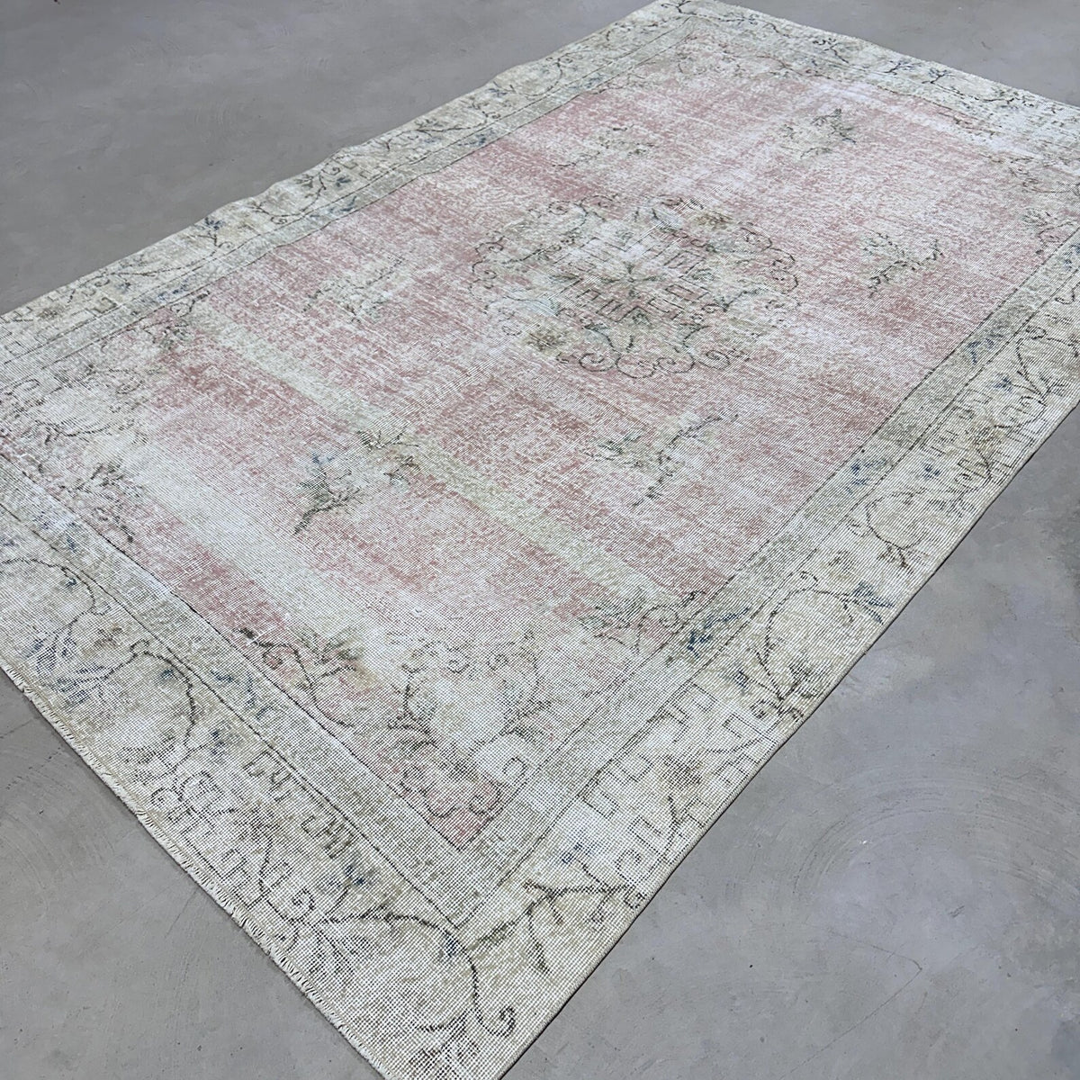 XL Vintage Turkish Accent Area Rug 6.1 x 10 ft